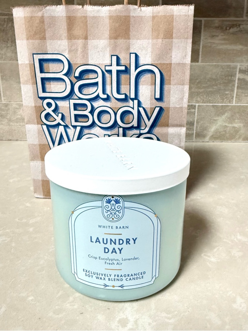 Bath & Body Works Laundry Day Large 3-Wick Scented Candle 14.5oz BBW New - Picture 3 of 3
